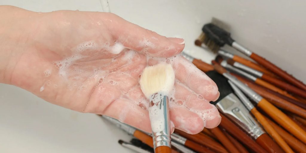 cleaning makeup brush