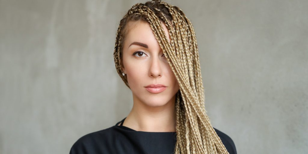 woman with crochet braid