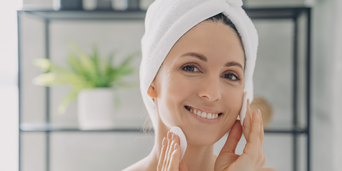 What To Know About Baby Oil? The Beauty Benefits Of Baby Oil