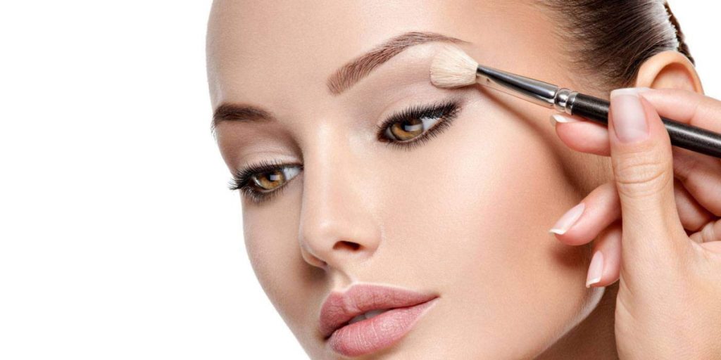 3. Applying Highlighter On The Brow Bone 1024x512 - How To Make Your Eyes Look Bigger? Use These 12 Foolproof Methods