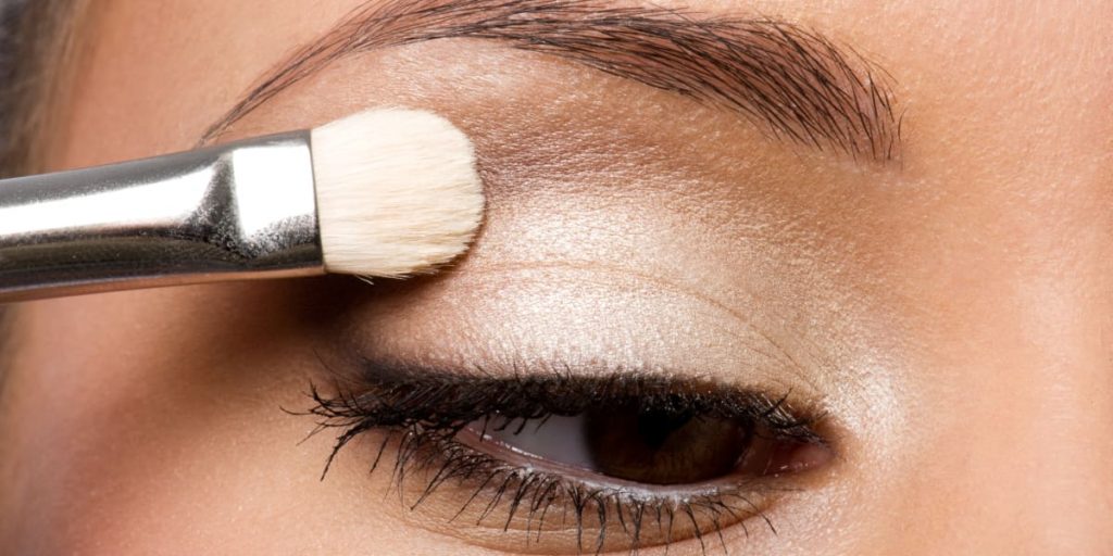 6. Apply Brightening Eyeshadow 1024x512 - How To Make Your Eyes Look Bigger? Use These 12 Foolproof Methods