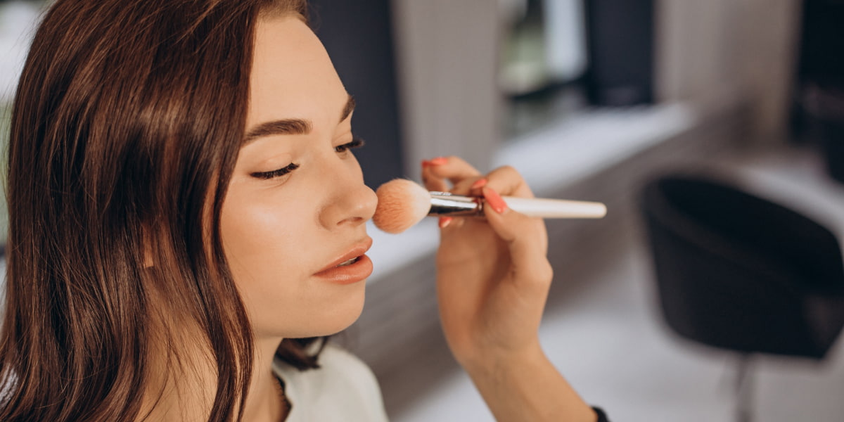 Applying Bronzer In A Proper Way To Make Skin Shine