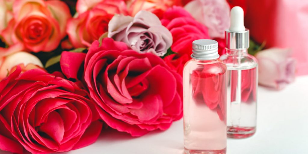 Rose Water What to Choose 1024x512 - Rose Water: Uses And Benefits For Skin