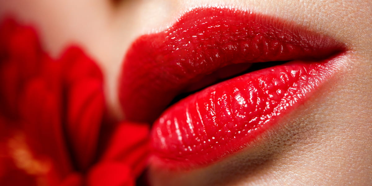 How To Put On Lipstick Like A PRO
