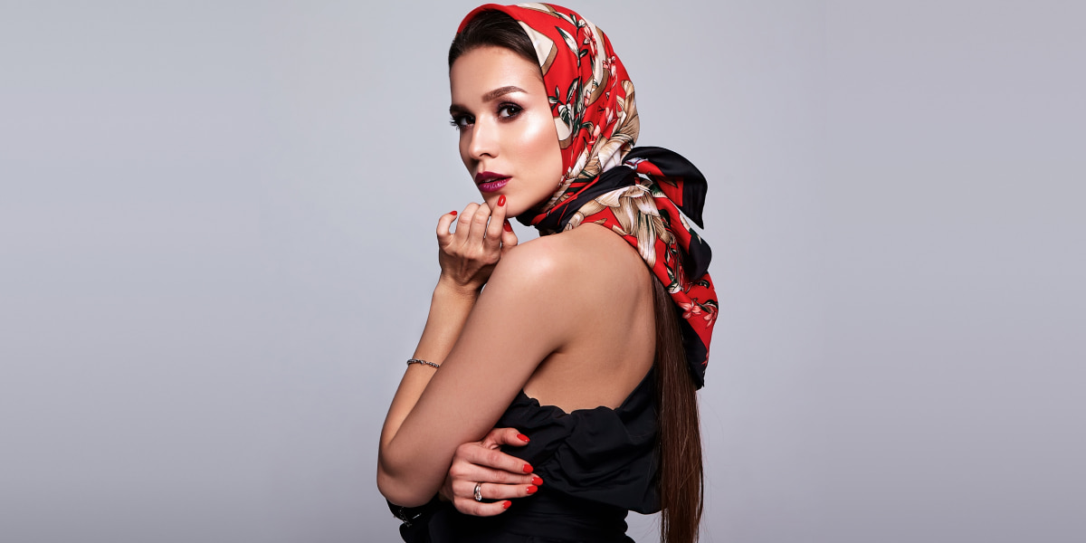 How To Wear A Square Scarf? 6 Different Ways