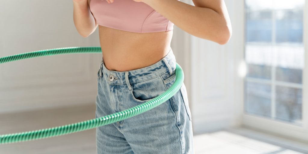 2 How to use a hula hoop  1024x512 - Hula Hoop Benefits: Exercises That You Need To Do