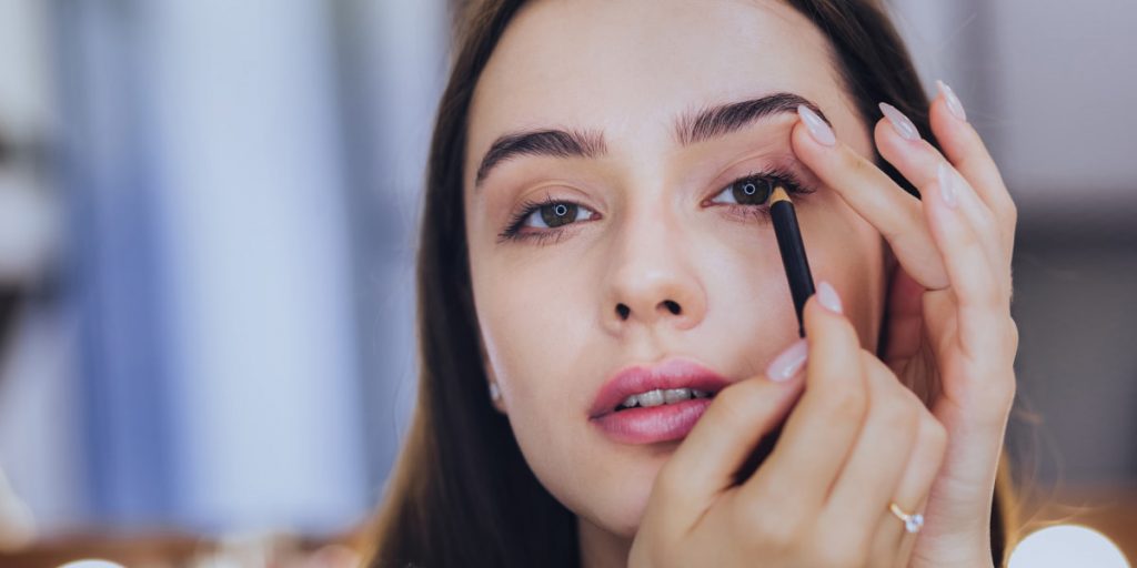 2 Symptoms Of Dry Skin During Winter 3 1024x512 - How To Apply Kajal For Eyes? Step-by-step Guide 