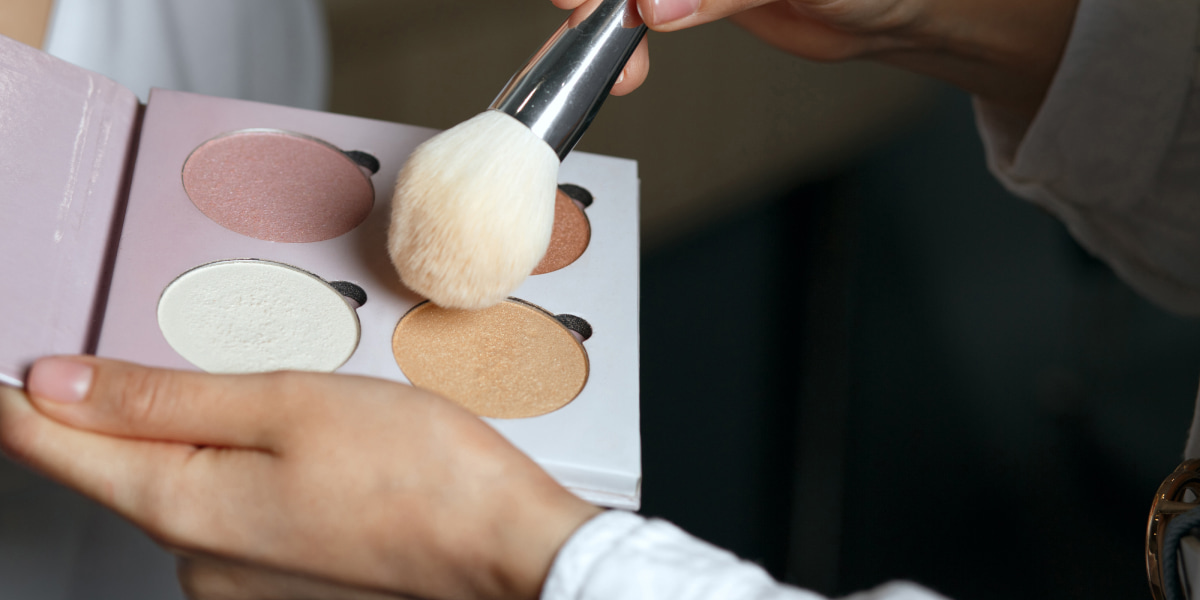 How to Apply Highlighter on Face 6 Methods