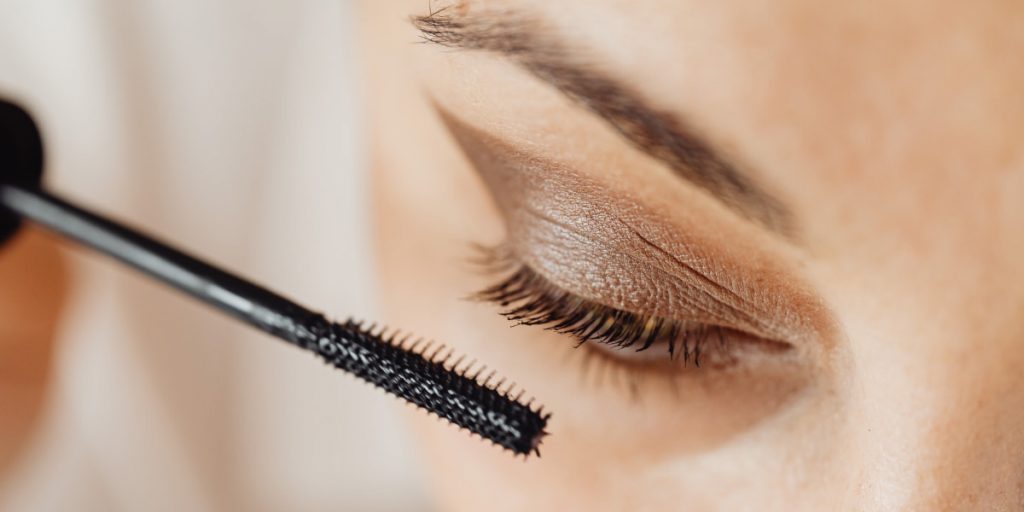 2 How to use mascara tricks for better application  1024x512 - How To Apply Mascara? Tips And Tricks